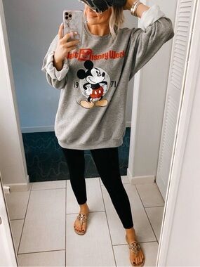 Walt Disney World Gray Crewneck Pullover Sweatshirt Mickey Mouse Adult Medium